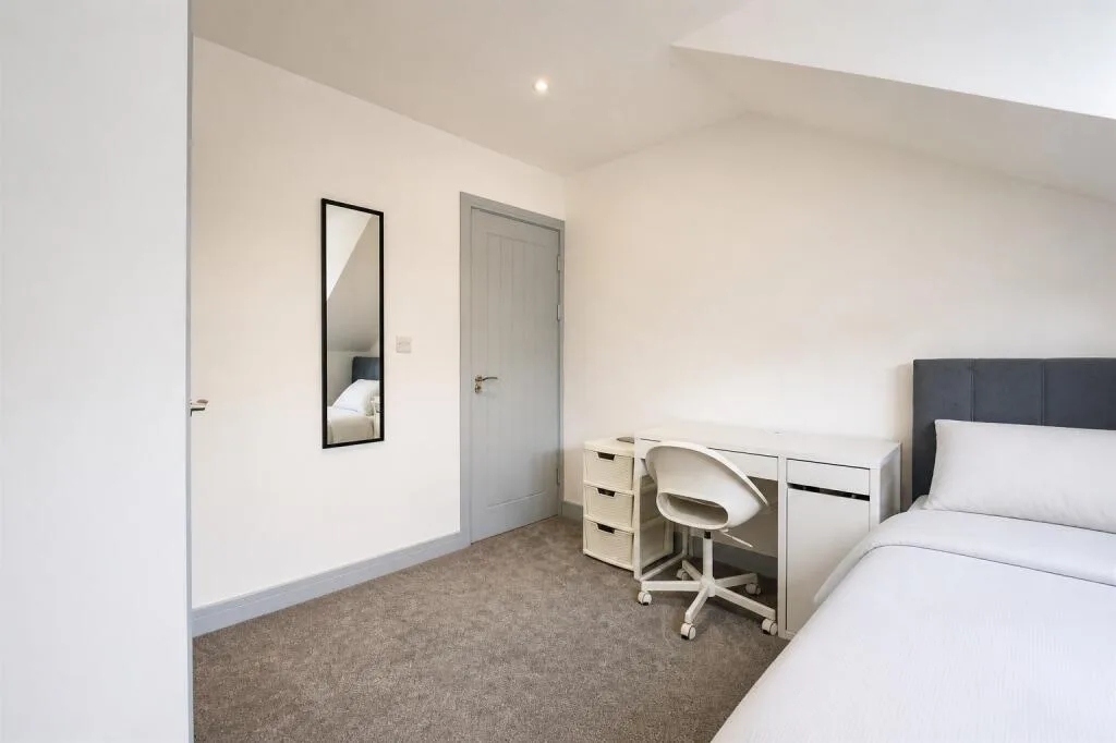 6 bedroom house for rent