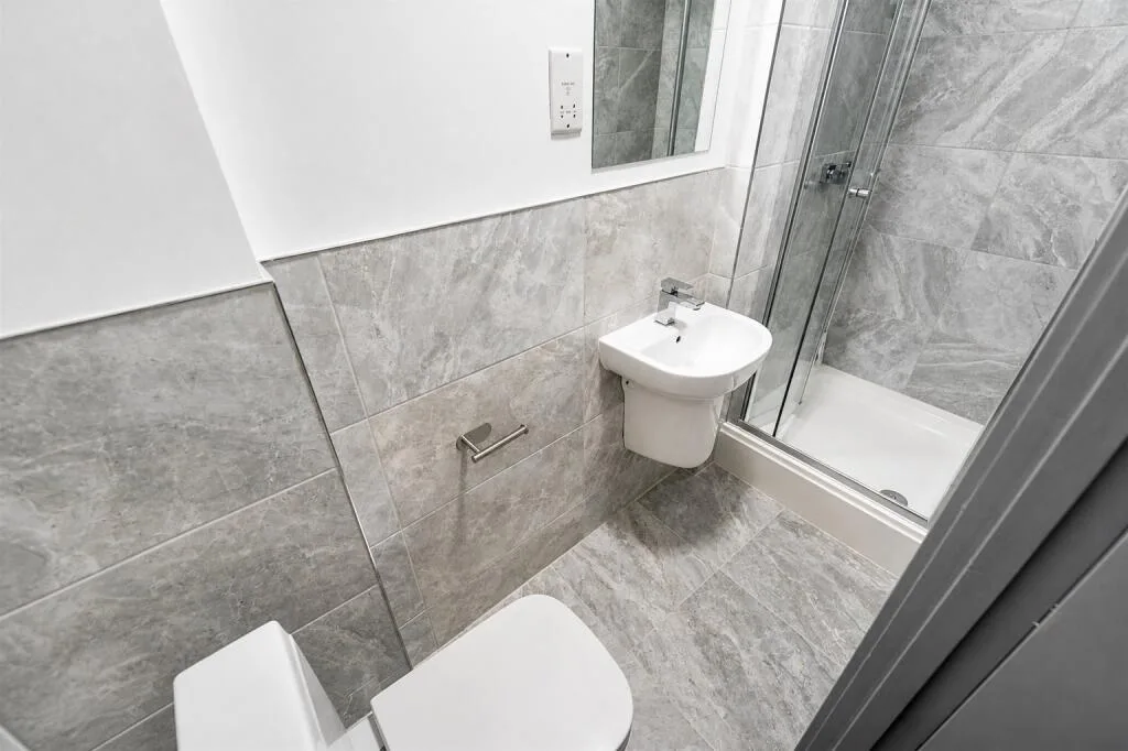 6 bedroom house for rent