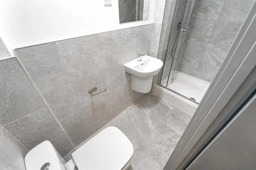 6 bedroom house for rent