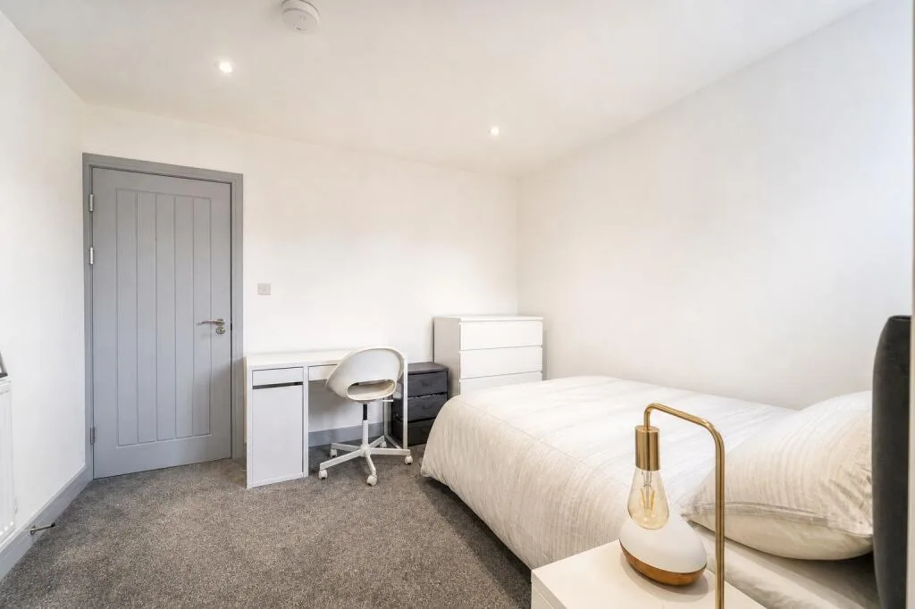 6 bedroom house for rent