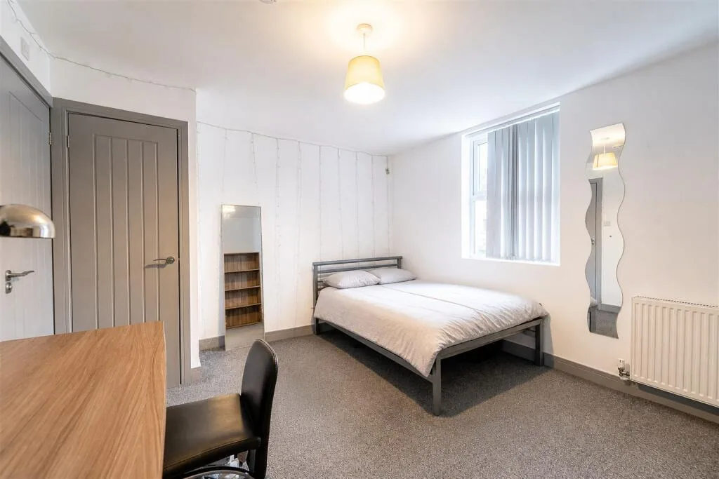 6 bedroom house for rent