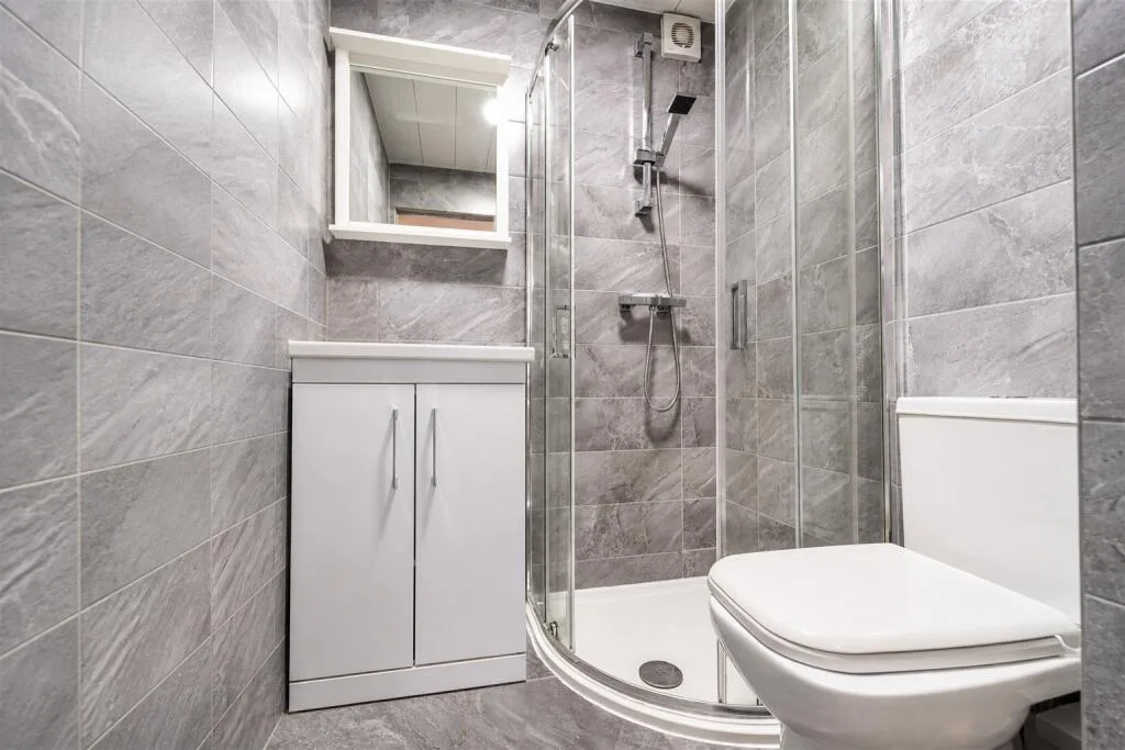 6 bedroom house for rent