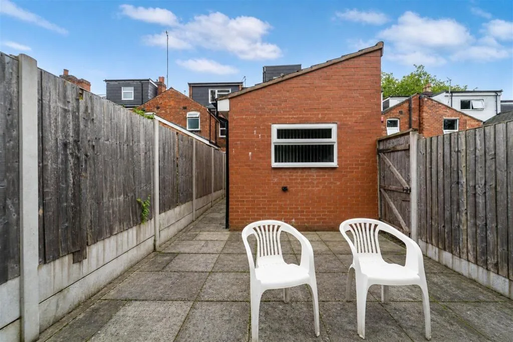 6 bedroom house for rent