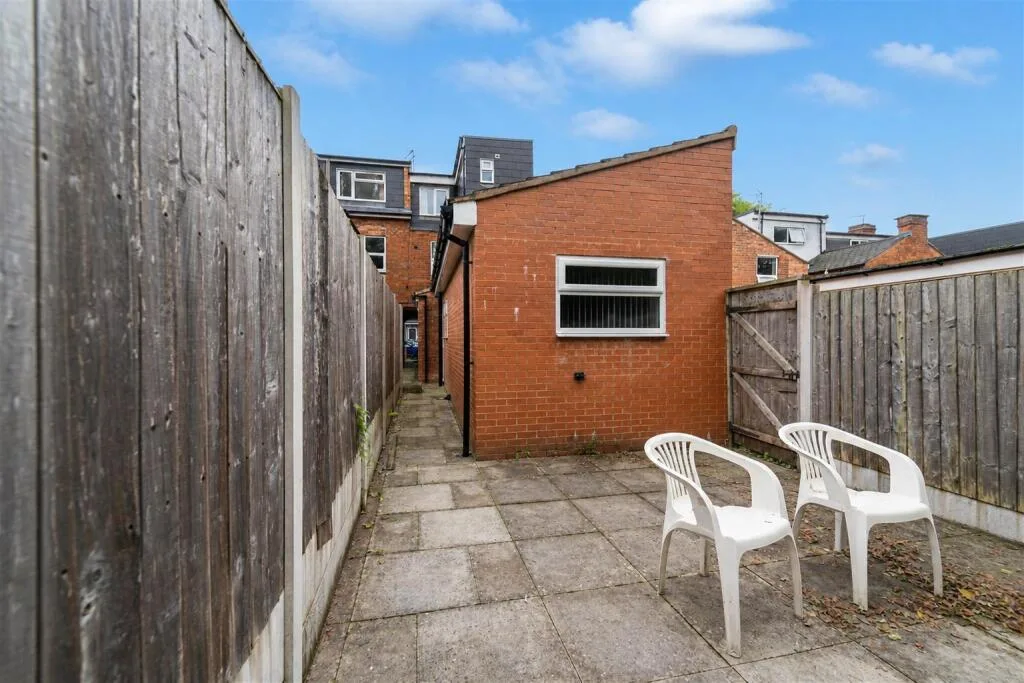 6 bedroom house for rent