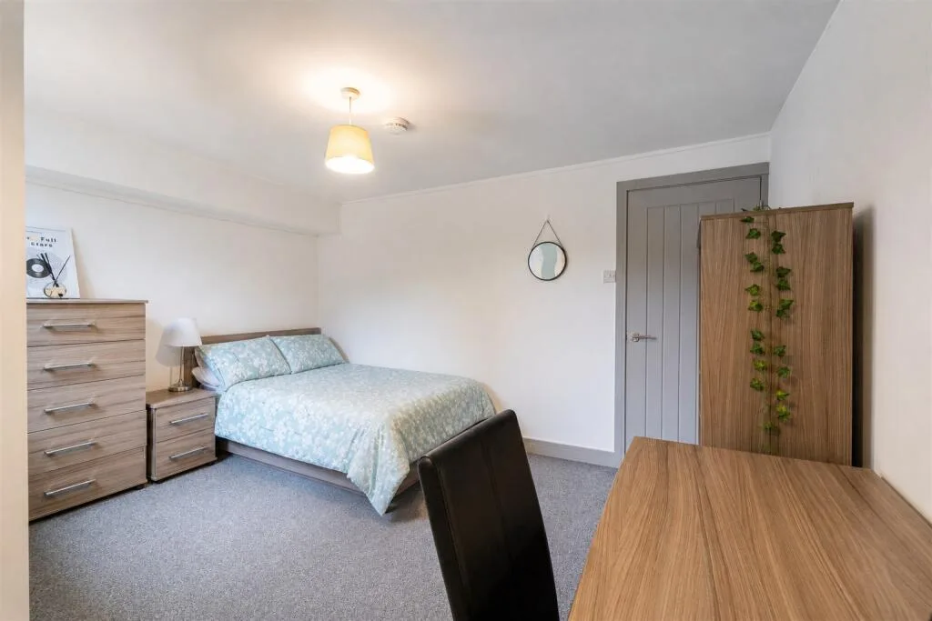 6 bedroom house for rent
