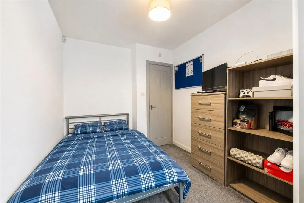 6 bedroom house for rent