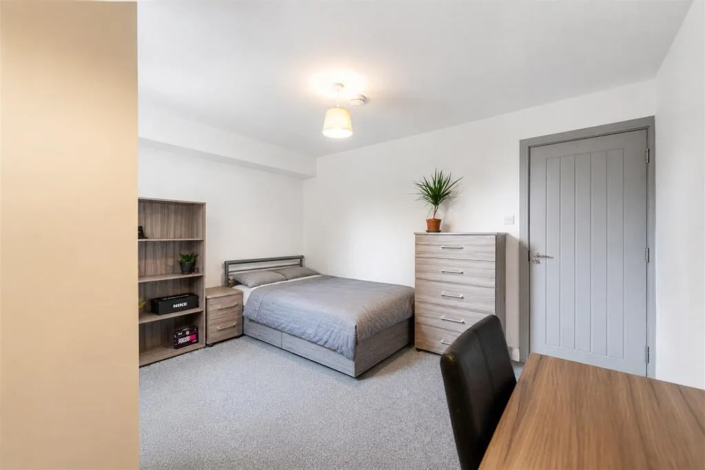 6 bedroom house for rent