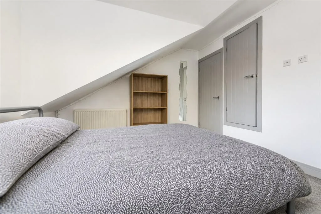 6 bedroom house for rent