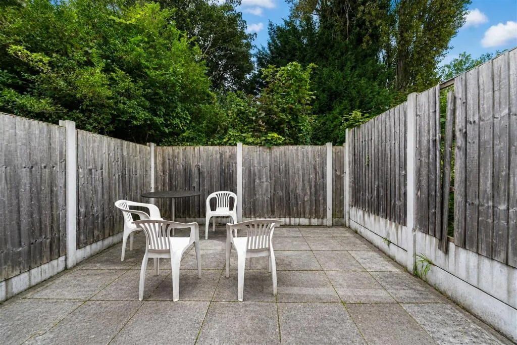 6 bedroom house for rent