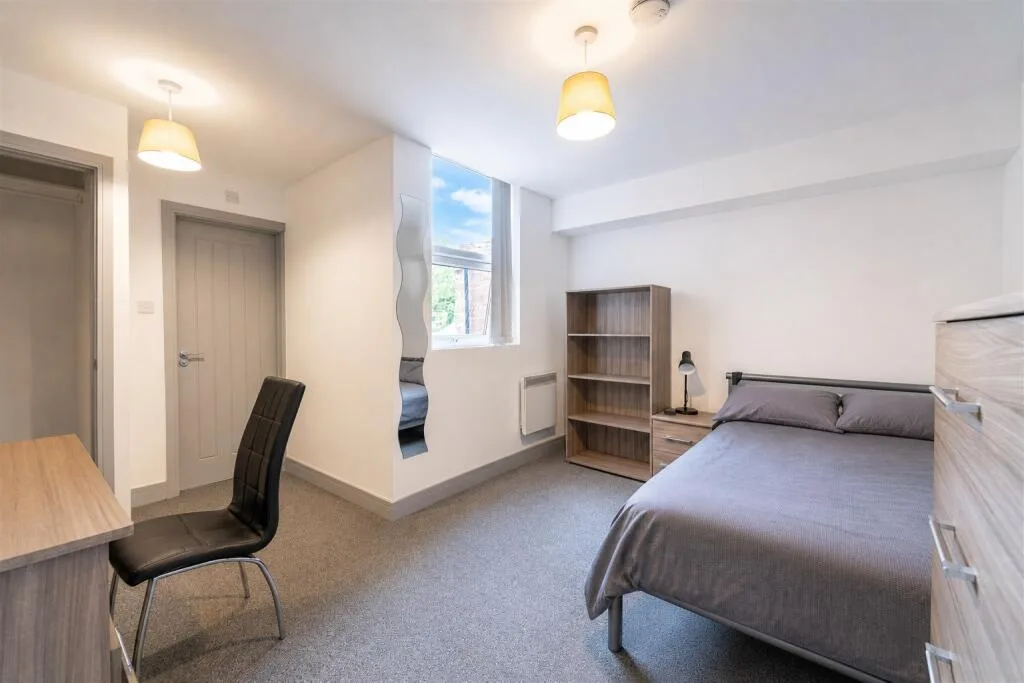 6 bedroom house for rent