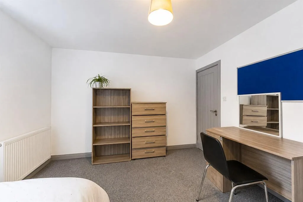 6 bedroom house for rent