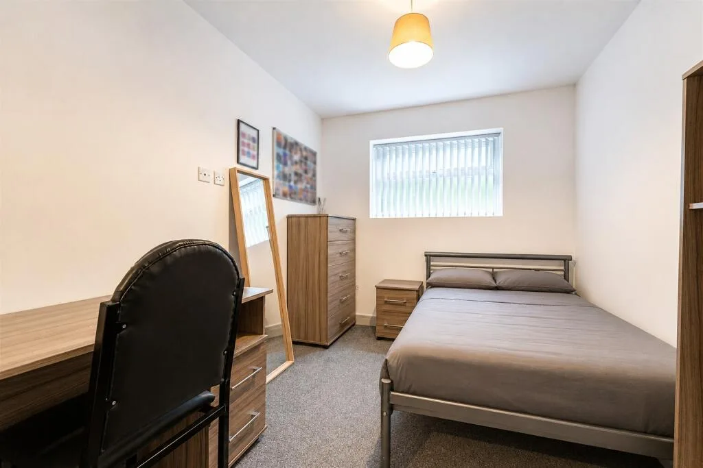 6 bedroom house for rent