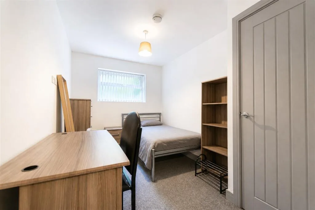 6 bedroom house for rent