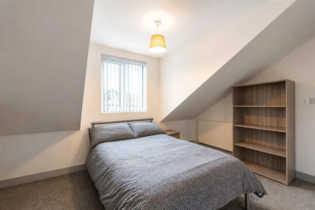 6 bedroom house for rent