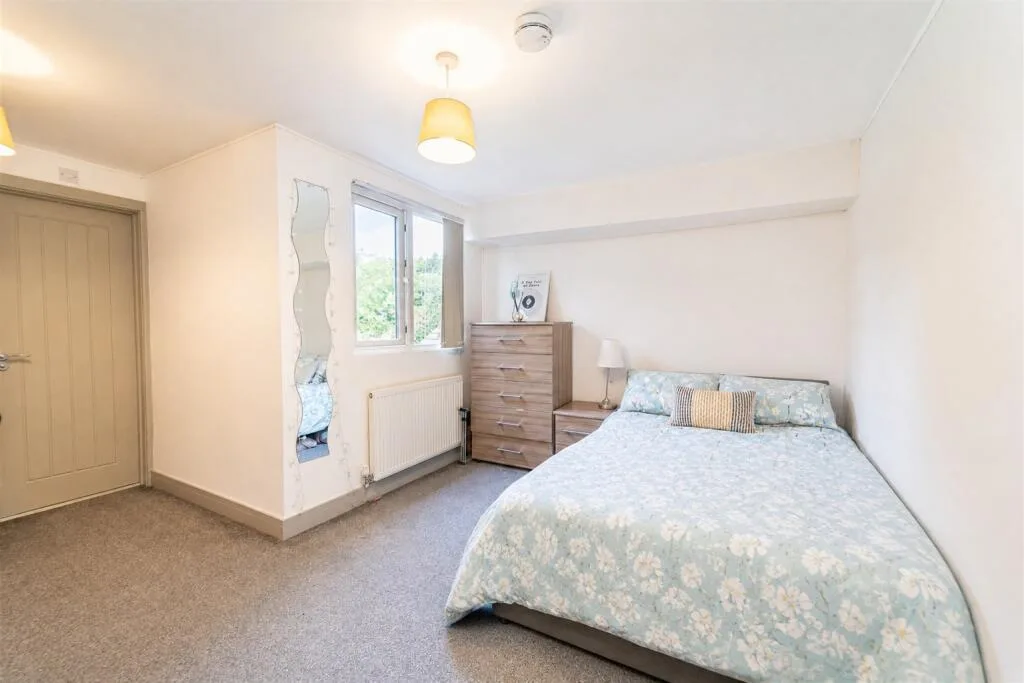 6 bedroom house for rent