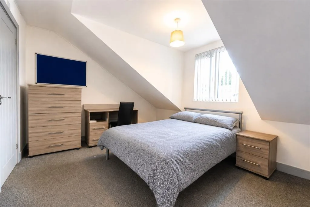 6 bedroom house for rent