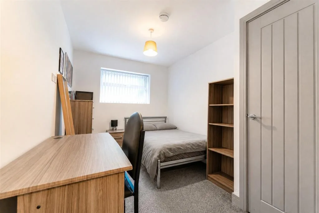 6 bedroom house for rent