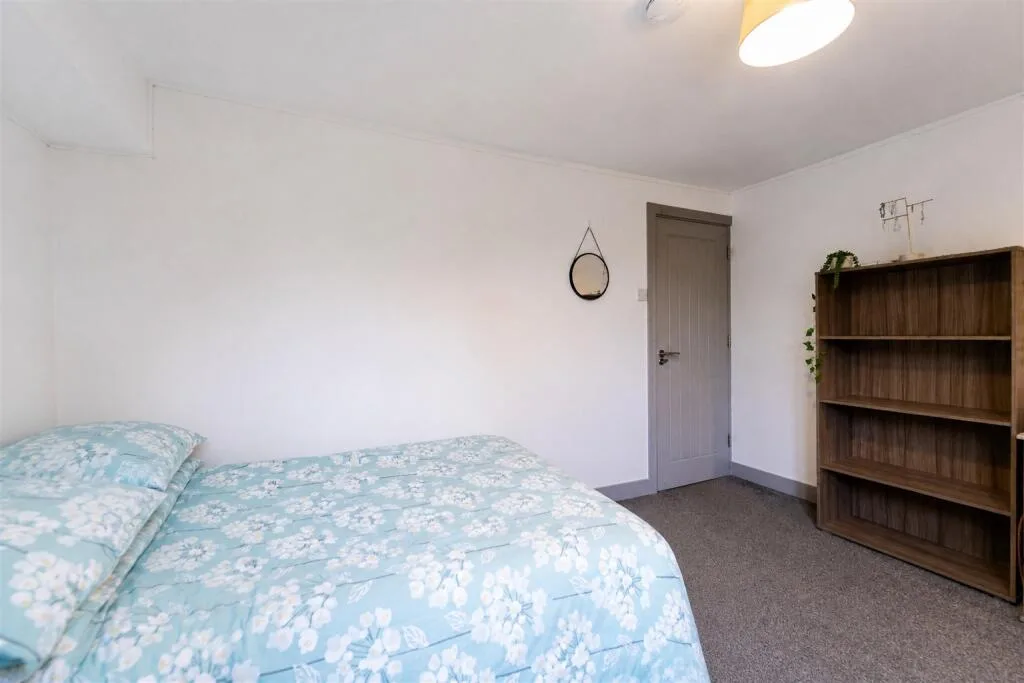 6 bedroom house for rent