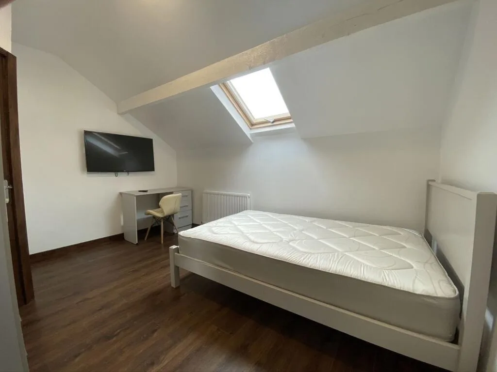 8 bedroom terraced house for rent