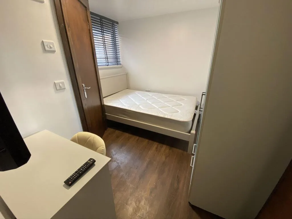 8 bedroom terraced house for rent