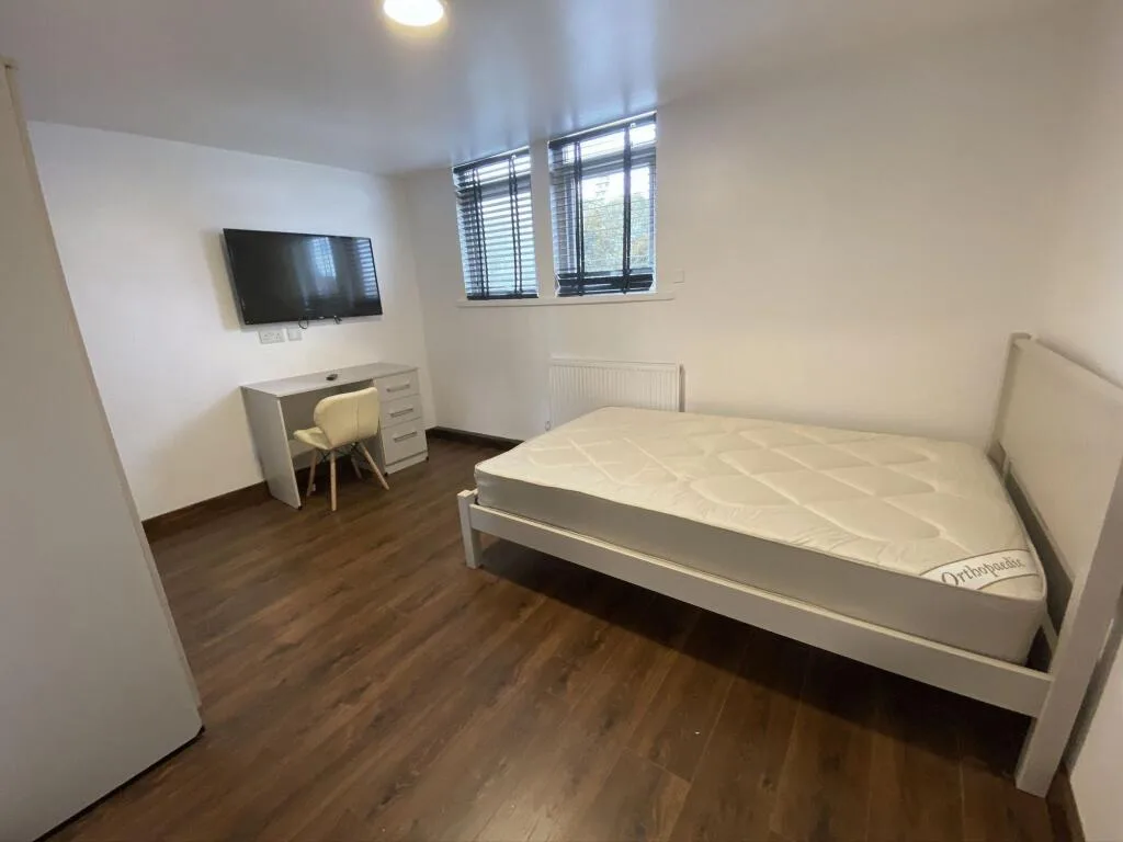 8 bedroom terraced house for rent