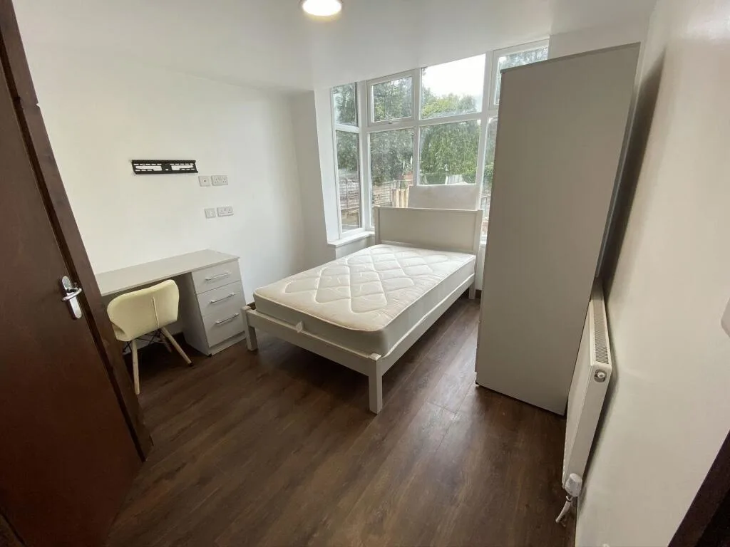 8 bedroom terraced house for rent