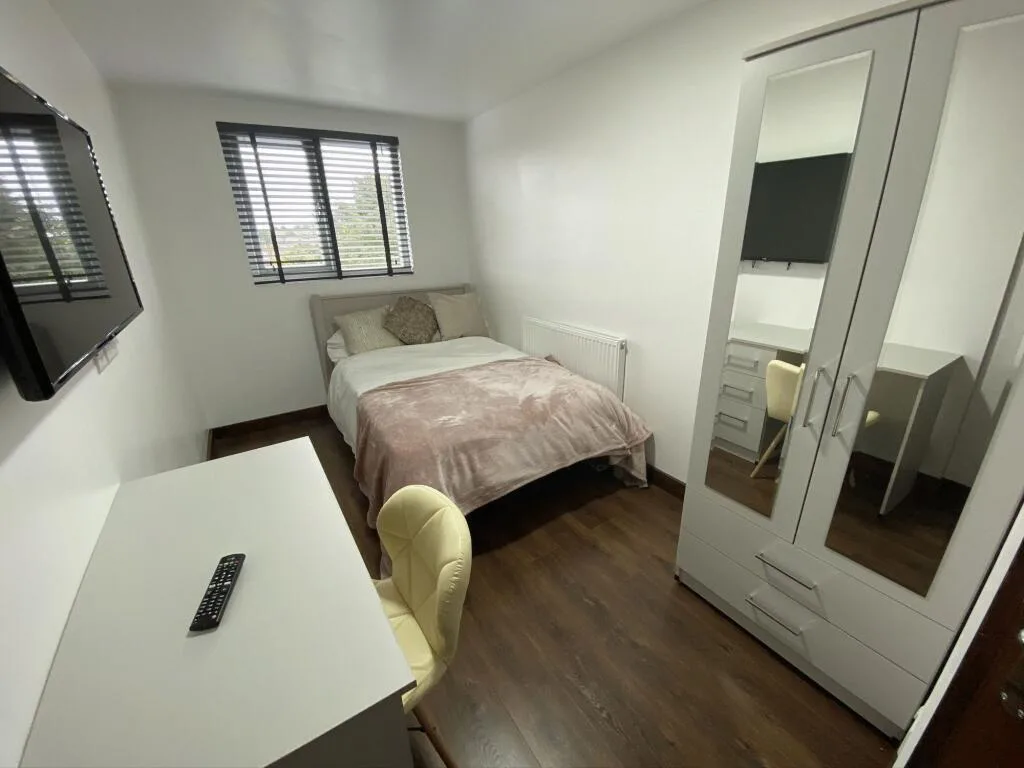 8 bedroom terraced house for rent