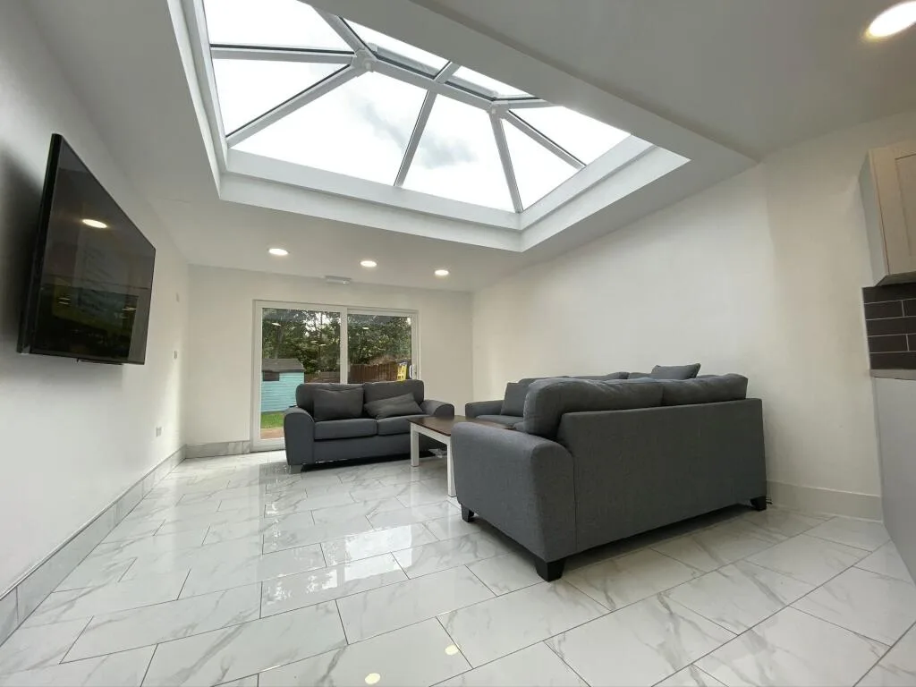 8 bedroom terraced house for rent
