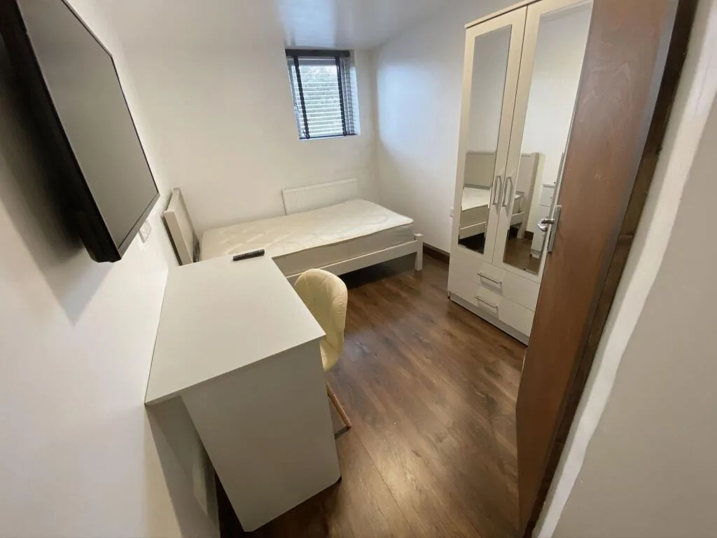 8 bedroom terraced house for rent