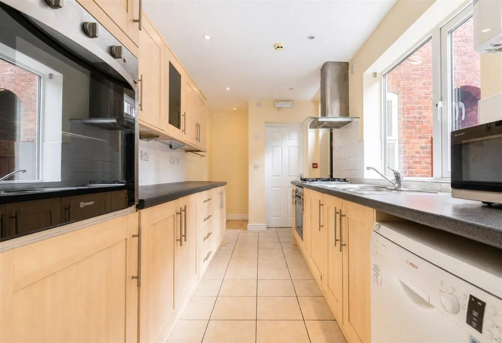 7 bedroom house for rent