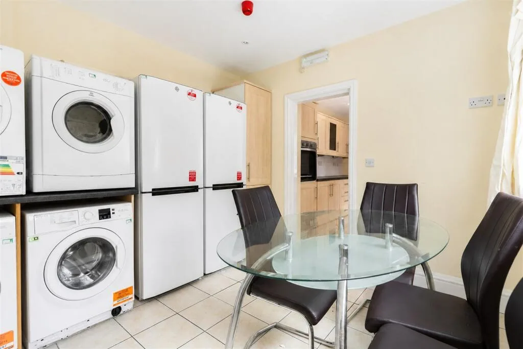 7 bedroom house for rent