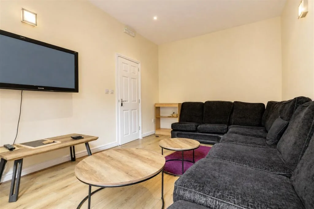 7 bedroom house for rent