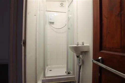 6 bedroom terraced house for rent