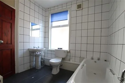 6 bedroom terraced house for rent