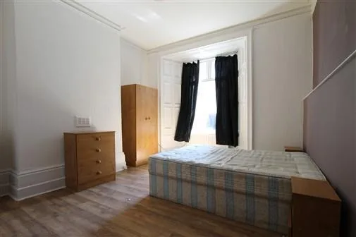 6 bedroom terraced house for rent
