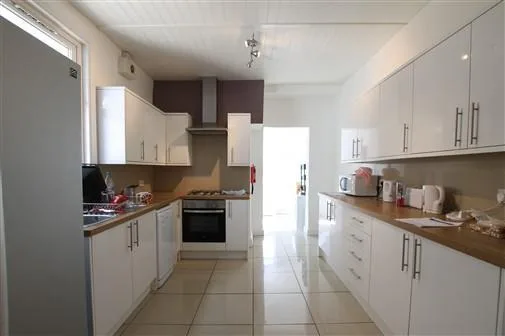 6 bedroom terraced house for rent