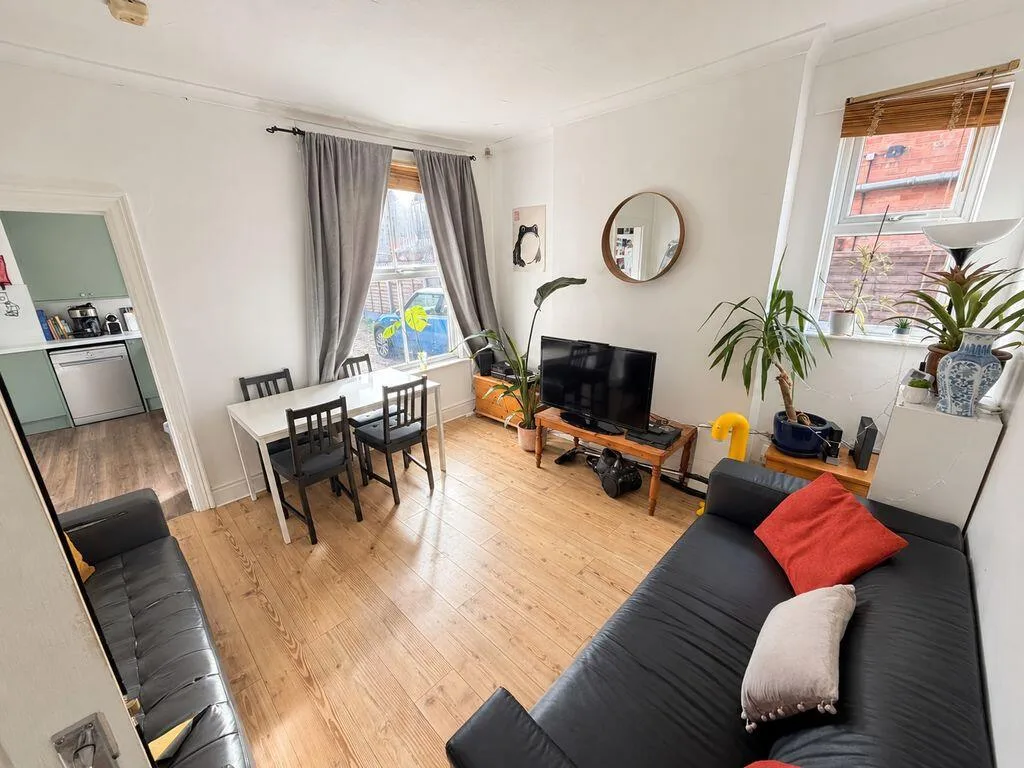 4 bedroom house of multiple occupation for rent