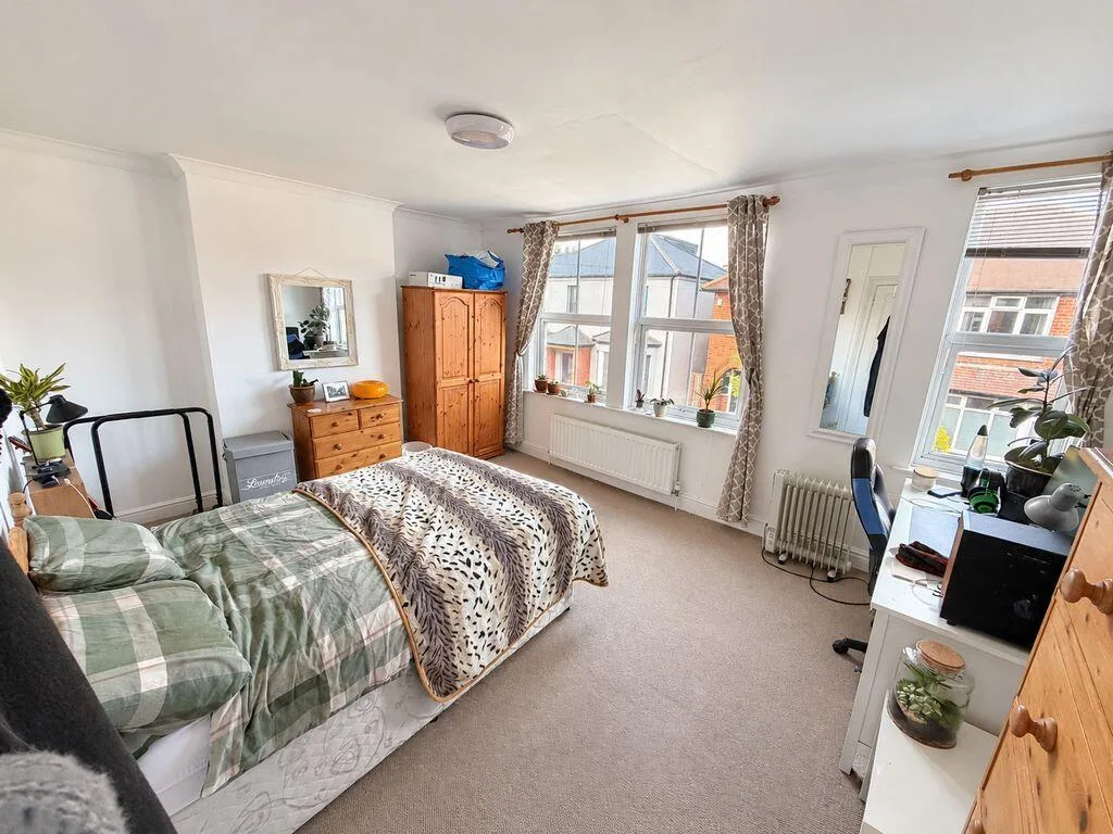 4 bedroom house of multiple occupation for rent