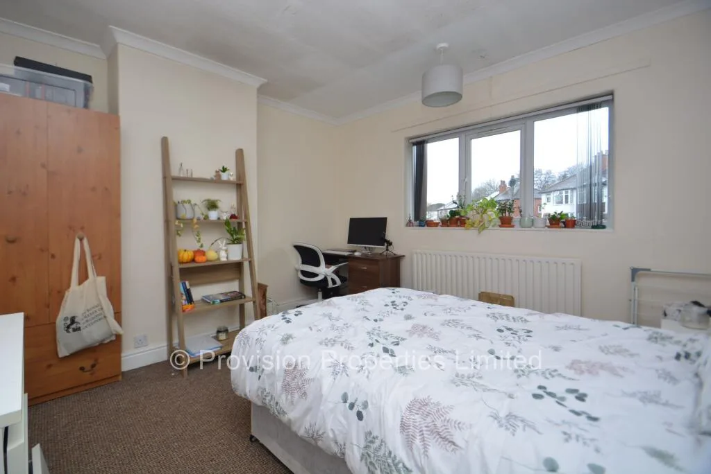 6 bedroom end of terrace house for rent