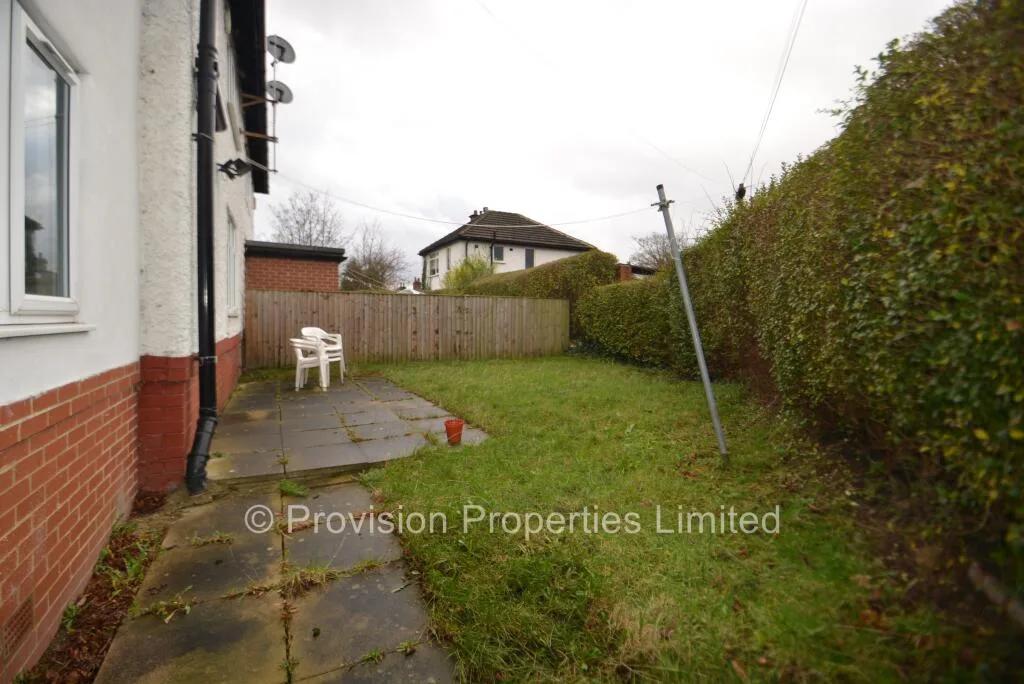 6 bedroom end of terrace house for rent