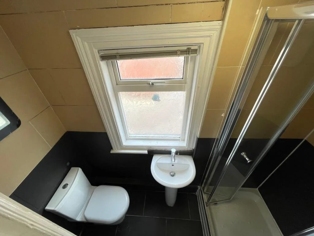 6 bedroom terraced house for rent