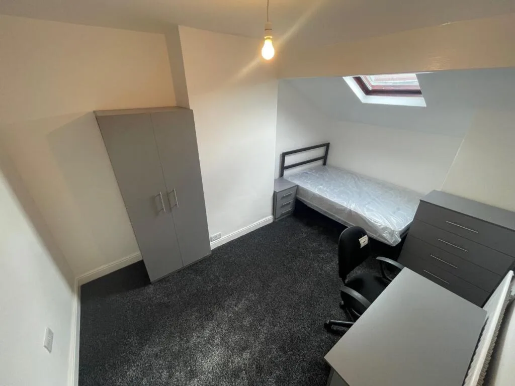 6 bedroom terraced house for rent