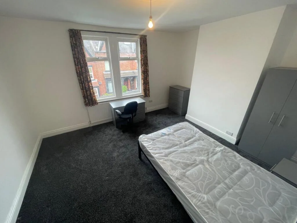6 bedroom terraced house for rent