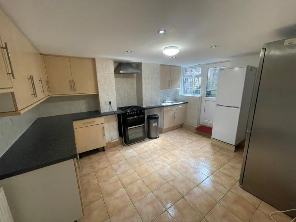 6 bedroom terraced house for rent