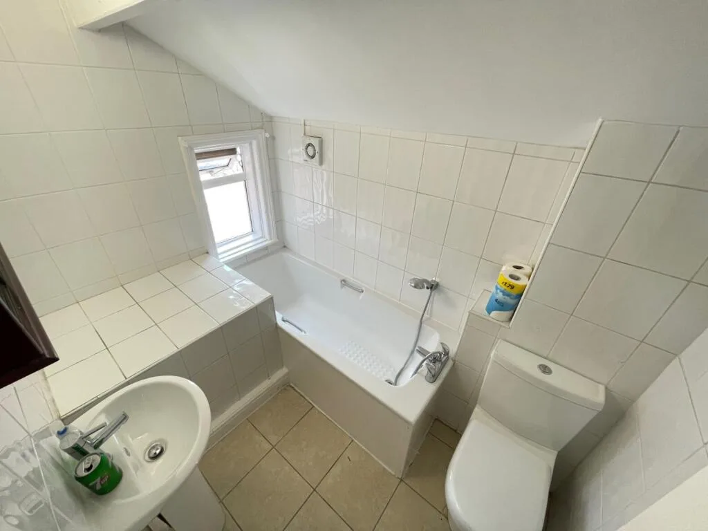 6 bedroom terraced house for rent
