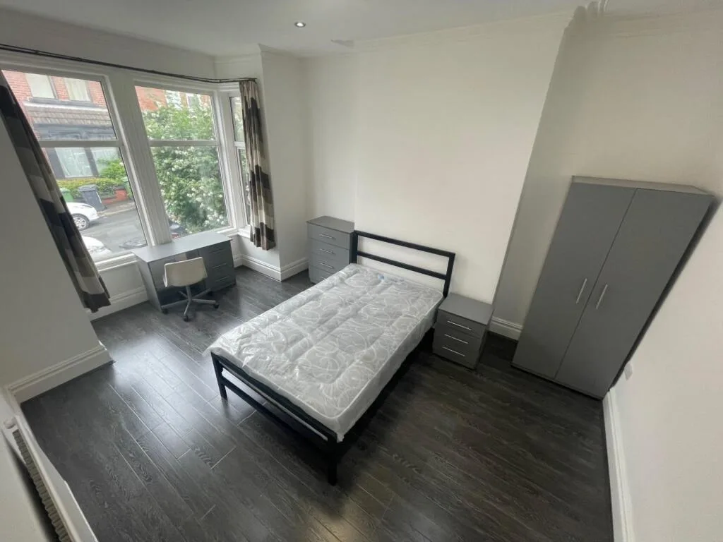 6 bedroom terraced house for rent