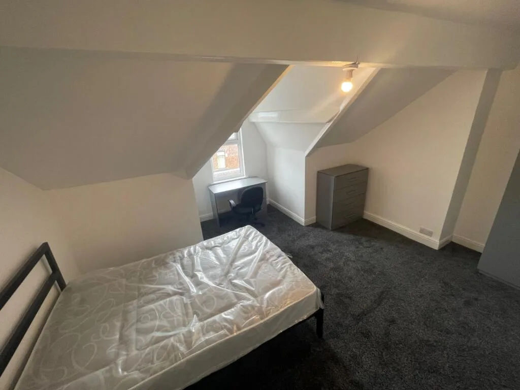 6 bedroom terraced house for rent