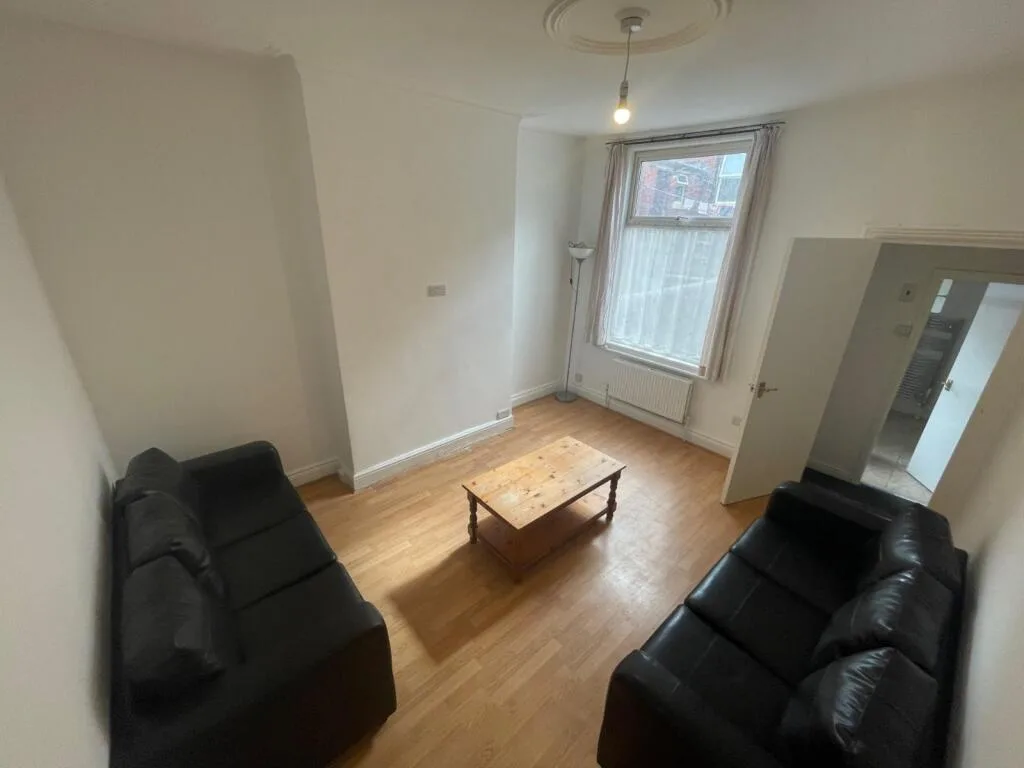 6 bedroom terraced house for rent