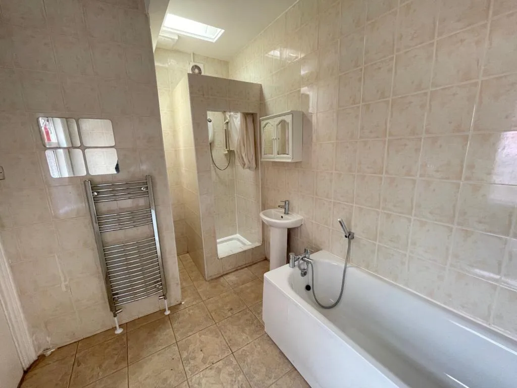 6 bedroom terraced house for rent
