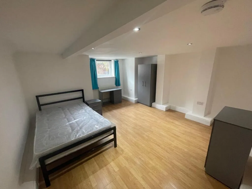 6 bedroom terraced house for rent